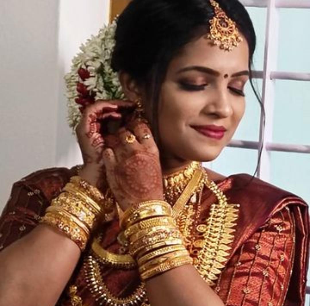 ANAMIKA BEAUTY PARLOUR POOVATTUPARAMBA